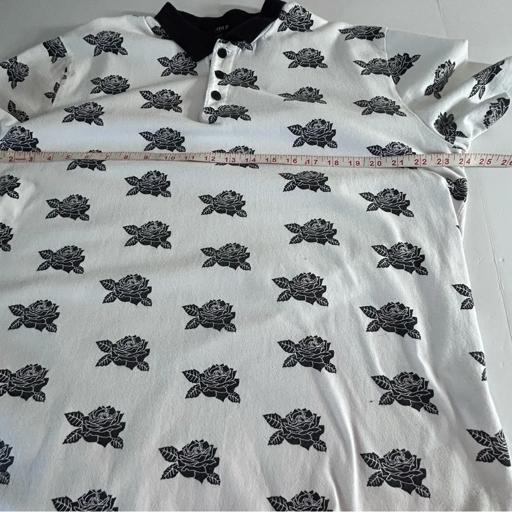 Forever 21 Men’s Polo Shirt XL White Black Rose Print Short Sleeve Collared - Picture 4 of 7